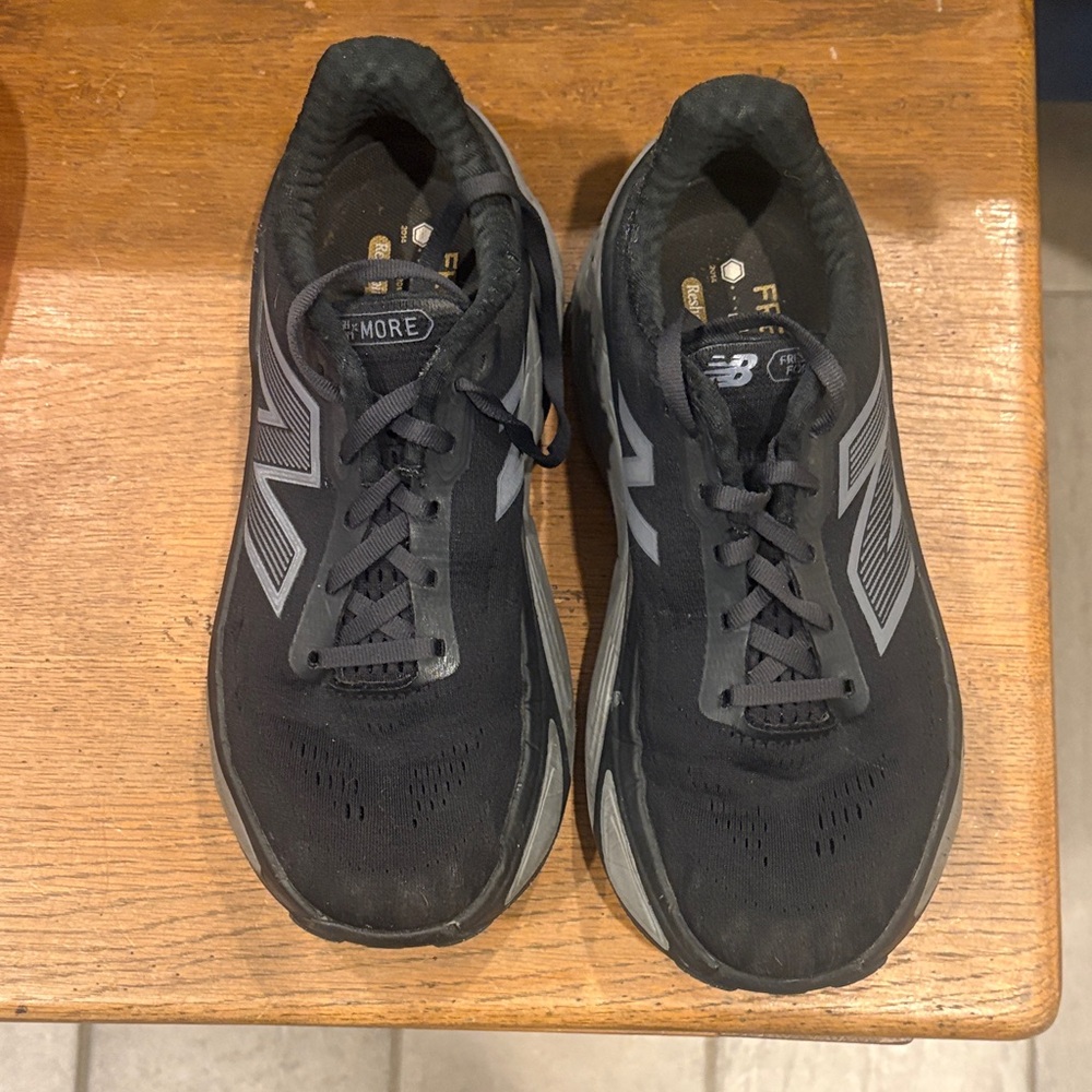 New Balance women’s Black and Gray Athletic Running Shoes